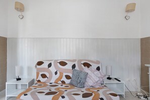 1 slaapkamer, een strijkplank/strijkijzer, wifi, beddengoed