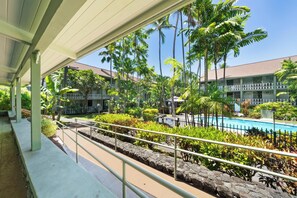 Pool - Summer Deal Kona Ocean View Studio Walk to Beaches Dining and Shops (Kailua-Kona)