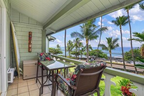 Property grounds - Summer Deal Kona Ocean View Studio Walk to Beaches Dining and Shops (Kailua-Kona)