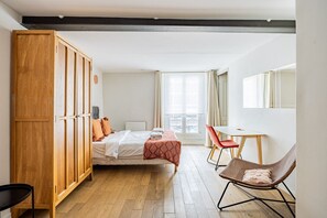 Iron/ironing board, travel cot, WiFi, bed sheets - 10pers-4Bedrooms-Paris10-Gare-MuséeGrévin (Paris)