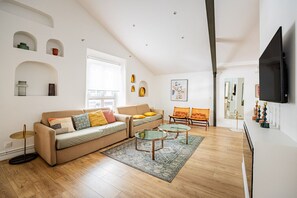 TV - 10pers-4Bedrooms-Paris10-Gare-MuséeGrévin (Paris)