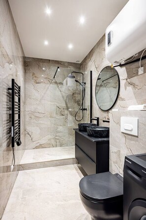 Hair dryer, towels - A33-Republique-2BedRooms-Marais-Paris03-AC (Paris)