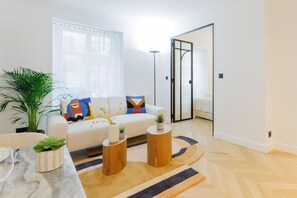 TV - Premium-Charming -1bedroom-St Lazare-Opera Paris 8 (Paris)
