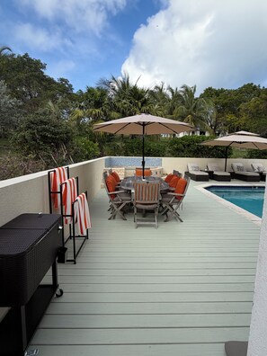 Pool - Quiet Spacious 5-bedroom house in lovely North Palmetto Point with AC (North Palmetto Point)