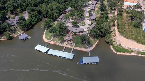 2-Bedroom Cabin at Waterfront Resort with Pool and Boat Slip Access