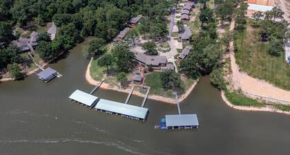 2-Bedroom Cabin at Waterfront Resort with Pool and Boat Slip Access