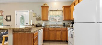 2-Bedroom Cabin at Waterfront Resort with Pool and Boat Slip Access