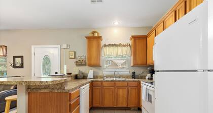 2-Bedroom Cabin at Waterfront Resort with Pool and Boat Slip Access