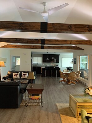 Interior - Georgian Bay PRIVATE Waterfront Cottage | 150 Ft Shoreline | Sleeps 6 (Owen Sound)