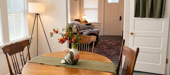 Mt. Shasta Basecamp. Walkable downtown. Near Waterfalls, Castle Crags & Fishing.