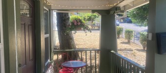 Mt. Shasta Basecamp. Walkable downtown. Near Waterfalls, Castle Crags & Fishing.