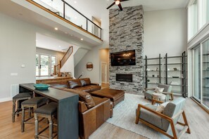 Smart TV, fireplace, ping pong - Dog Friendly Lakefront Escape w/ 20 Bedrooms & Pool (McHenry)