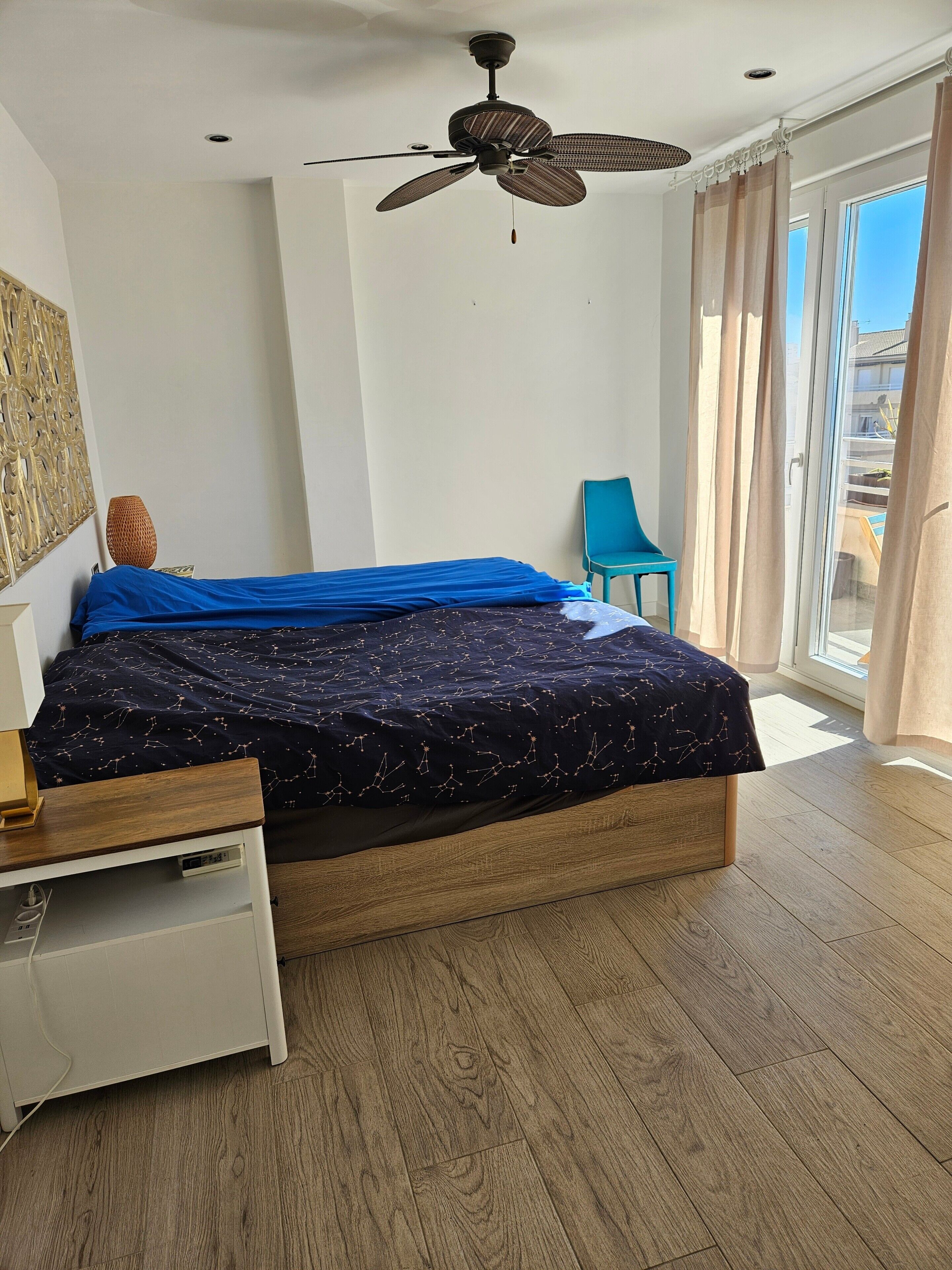 2 slaapkamers, een strijkplank/strijkijzer, wifi, beddengoed