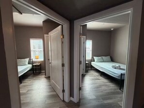 4 bedrooms, iron/ironing board, WiFi, bed sheets - Large & Cool 4 BR Apartment in West Campus (Austin)