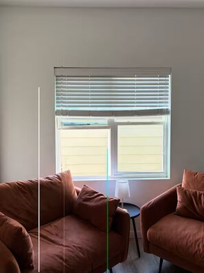 Living area - Cozy Top Floor 3 BR Apartment - Small Groups Haven (Austin)
