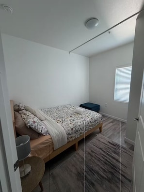 3 chambres, fer et planche à repasser, Wi-Fi, draps fournis