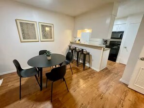 Dining - This Enchanting 2x2 Apt in the heart of ATX (Austin)