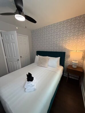 1 slaapkamer, een strijkplank/strijkijzer, wifi, beddengoed