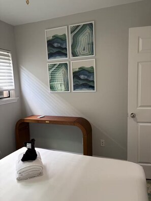 1 slaapkamer, een strijkplank/strijkijzer, wifi, beddengoed