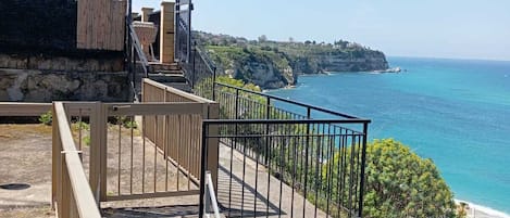 Comfort Apartment, Balcony, Partial Ocean View | Property grounds