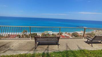 Comfort Apartment, Balcony, Partial Ocean View | Kawasan hartanah