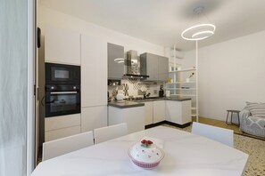 Dining - Apartment 'Beautifulliguria' with Balcony, Wi-Fi and Air Conditioning (Sestri Levante)