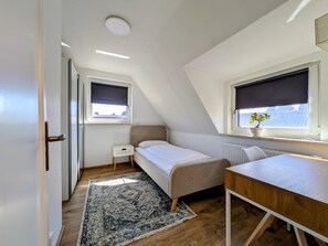 4 bedrooms, WiFi, bed sheets