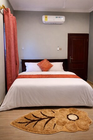 Double Room - Viks Court (Cape Coast)