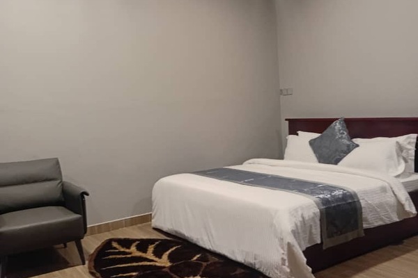 Desk, WiFi (free), bed sheets