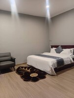 Escritorio, wifi gratis y ropa de cama 