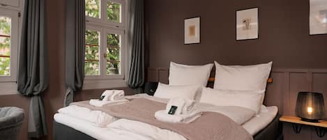 Double Room | In-room safe, desk, laptop workspace, blackout curtains