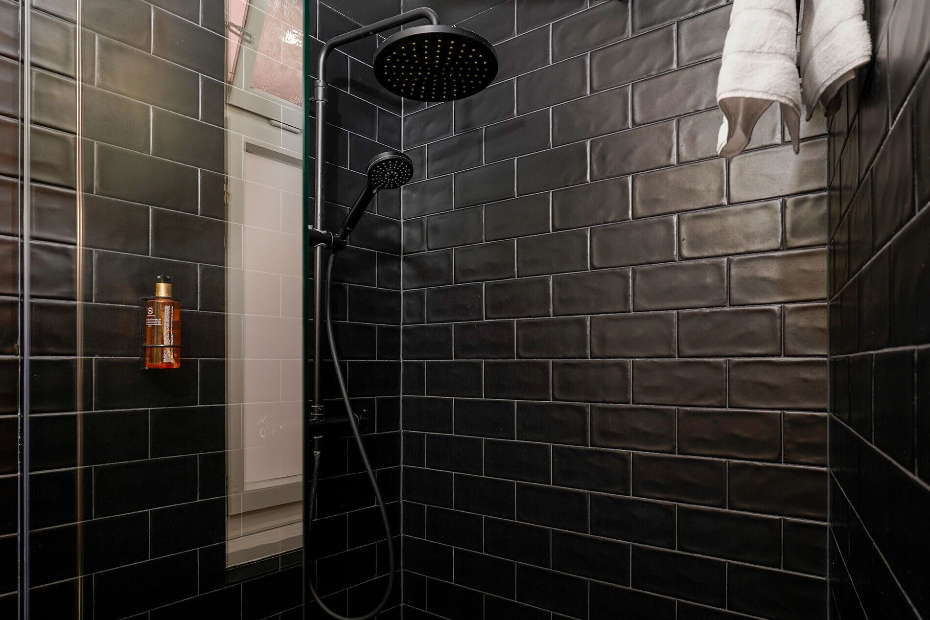 Triple Room | Bathroom | Shower, free toiletries, hair dryer, towels