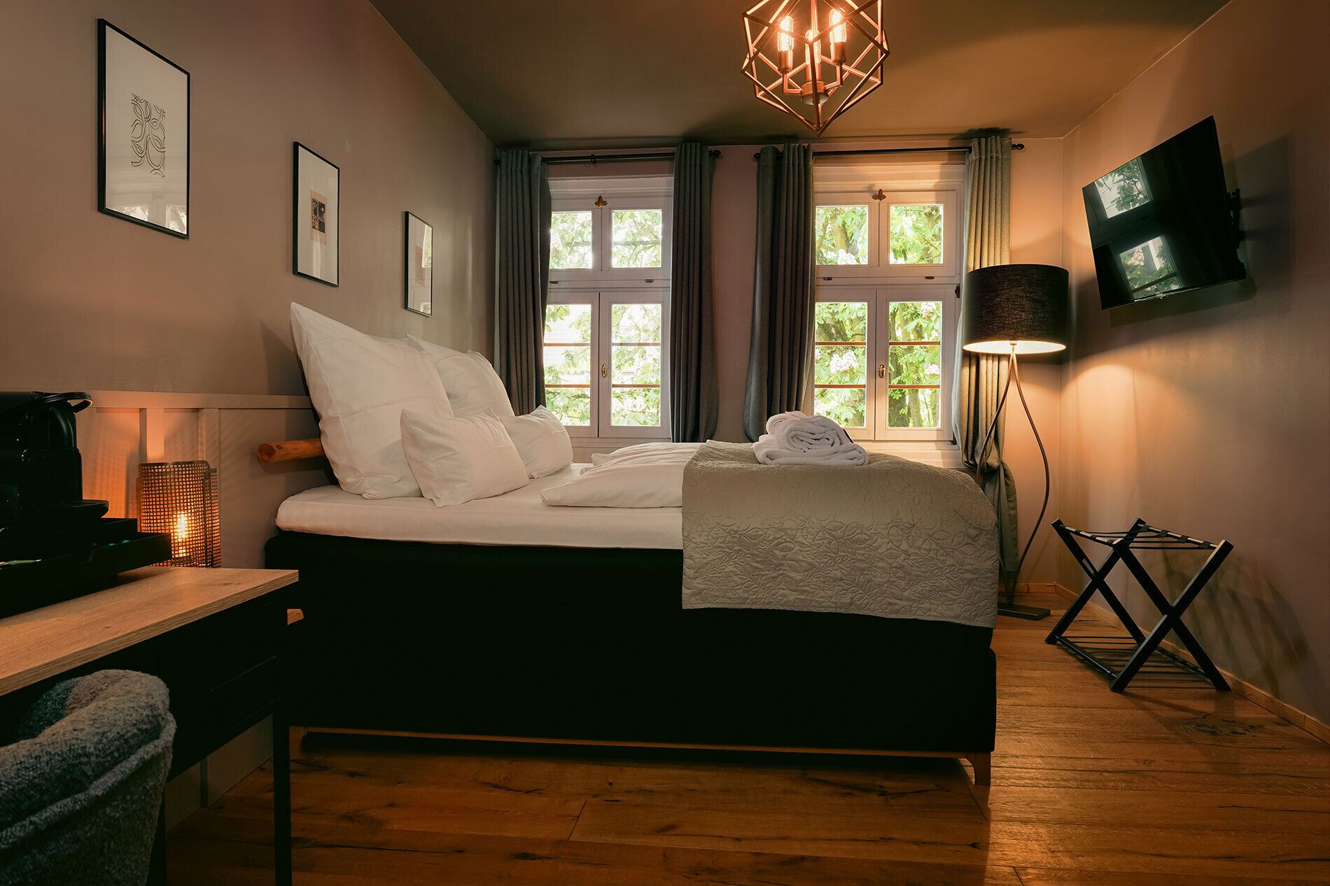 Double Room | In-room safe, desk, laptop workspace, blackout curtains