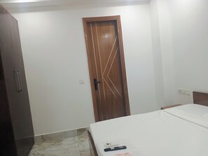 Double Room - Mauryan Elite Hotel Ignou Road (New Delhi)