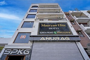 Front of property - Mauryan Elite Hotel Ignou Road (New Delhi)