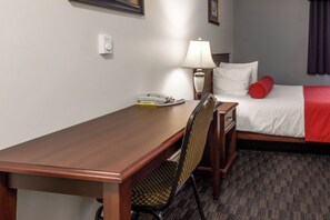 Economy Double Room | Iron/ironing board, free WiFi - Hotel North (Happy Valley-Goose Bay)