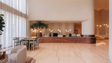 3 restaurants; breakfast, lunch, dinner and brunch served
