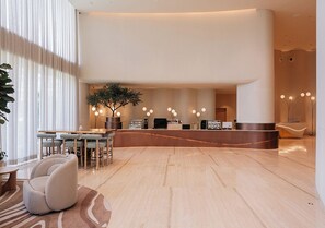 3 restaurants servant le déjeuner, le dîner, le souper et le brunch