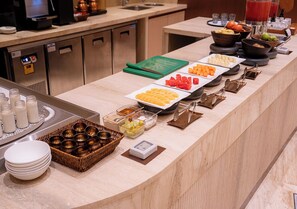 Free daily buffet breakfast