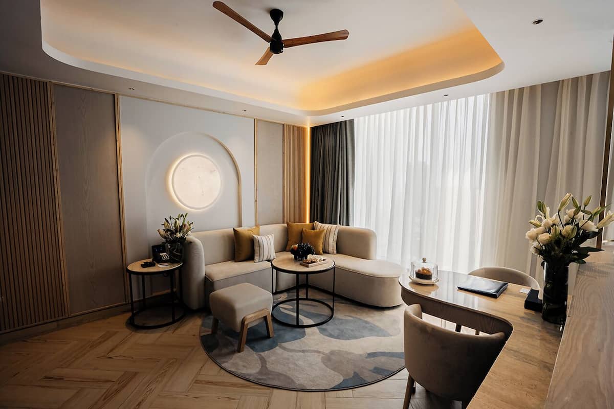럭셔리 스위트, 시내 전망 (Club Premium Suite) | 고급 침구, 셀렉트 컴포트 침대, 미니바, 객실 내 금고
