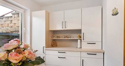 Holiday Home 'Ferienwohnung Sehr Ruhig' with Private Garden and Wi-Fi