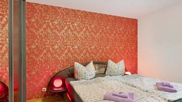 1 habitación, tabla de planchar con plancha, wifi y ropa de cama