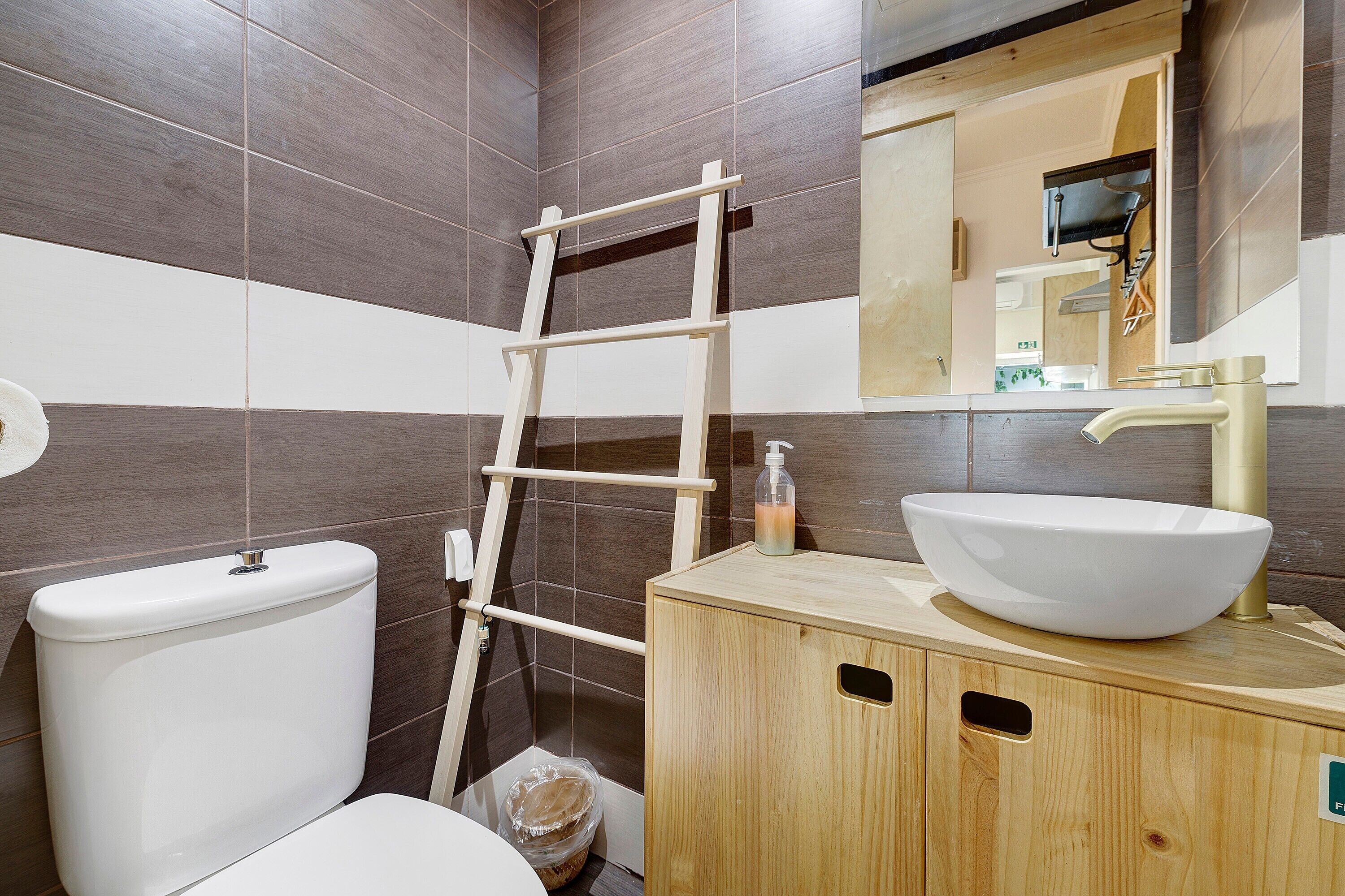 Een douche, een haardroger, handdoeken