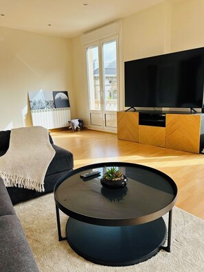 Living area - Charming 2-bedroom apartment with AC in beautiful Barcelona (Barcelona)