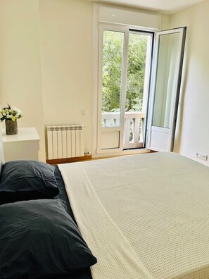 Room - Charming 2-bedroom apartment with AC in beautiful Barcelona (Barcelona)