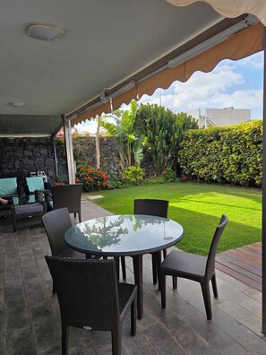 Outdoor dining - Villa Petit Paradis - A little bit of heaven (Callao Salvaje)