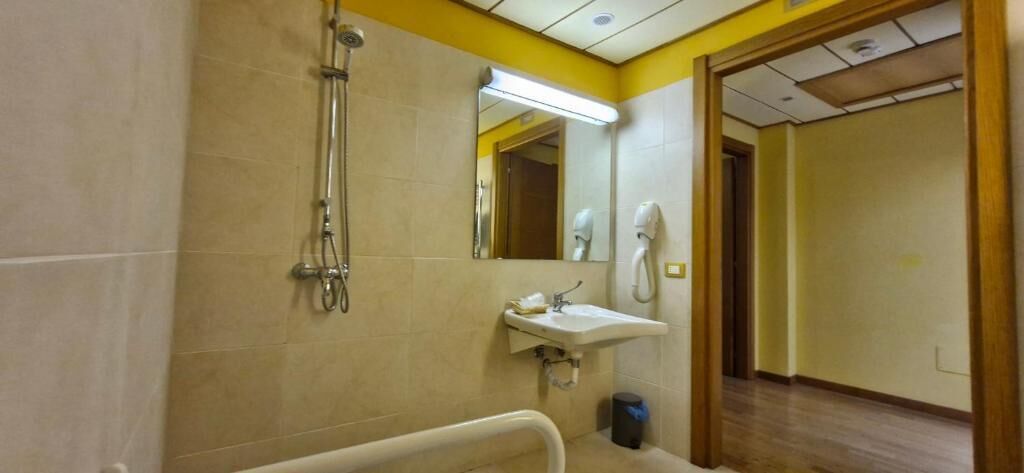 Deluxe Twin Room, Garden View | Bathroom