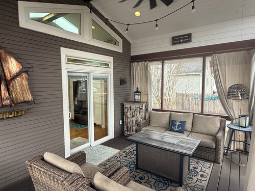 Charming 4-bedroom house in delightful downtown, 2 blocks to everything