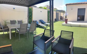 Outdoor dining - Vrbo Property (Lunel)