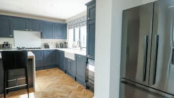 Cookware/dishes/utensils